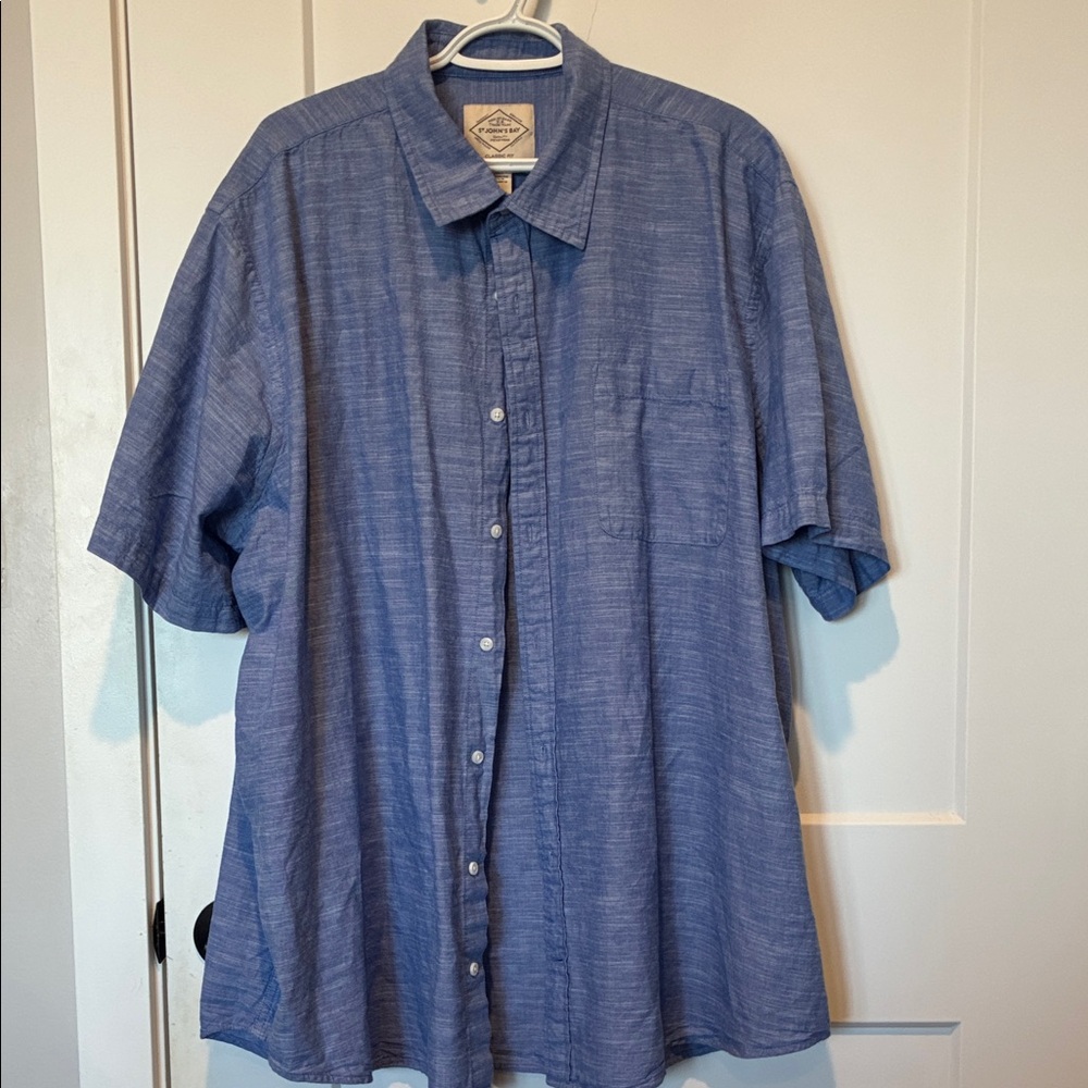 St. John's Bay Casual Blue Button-Down Shirt.  B17